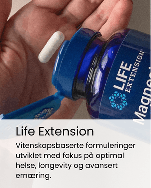Kosttilskudd fra Lfie Extension i hånden